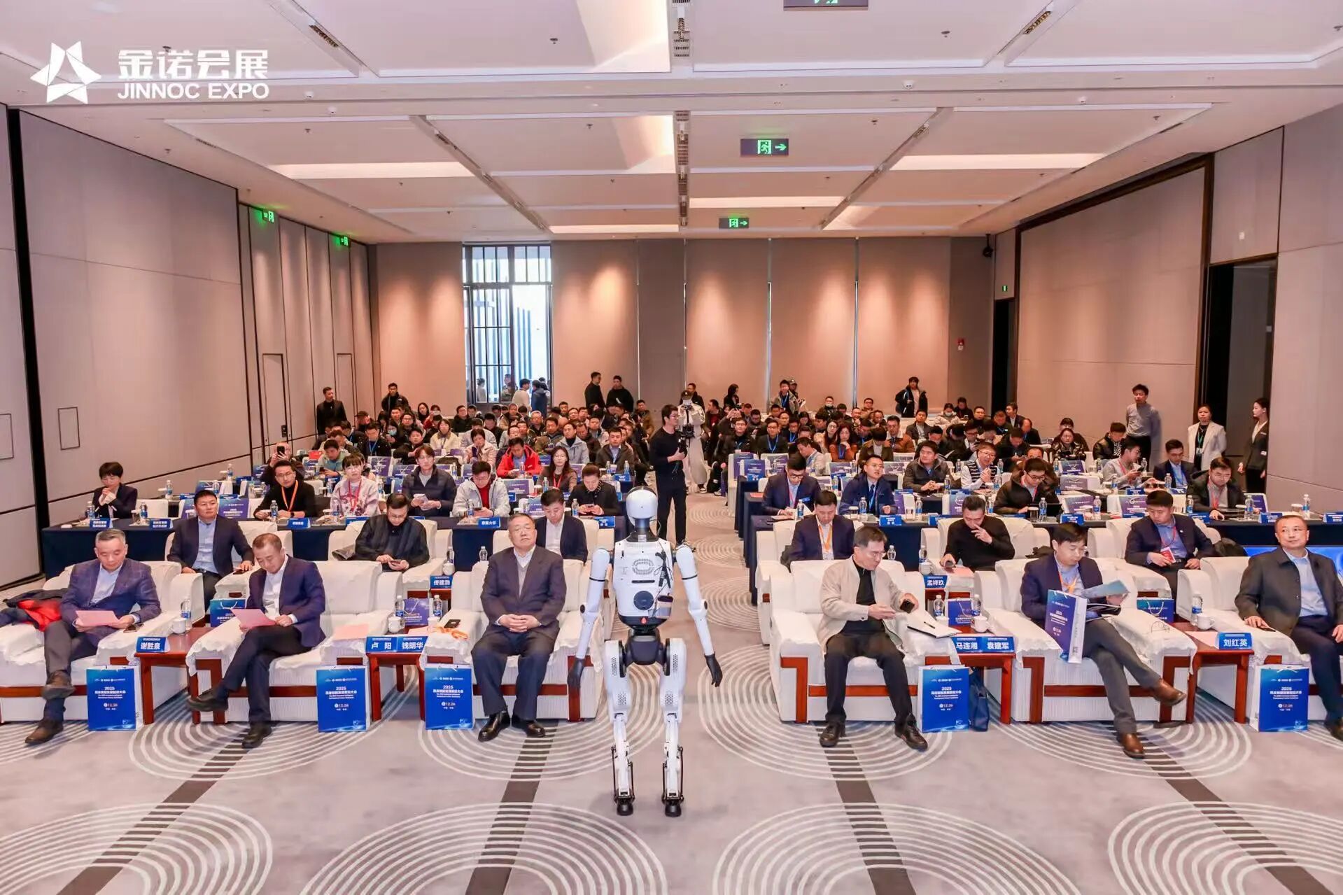 瑞镭激光亮相2025具身智能发展前沿大会，助力人形机器人产业应用。